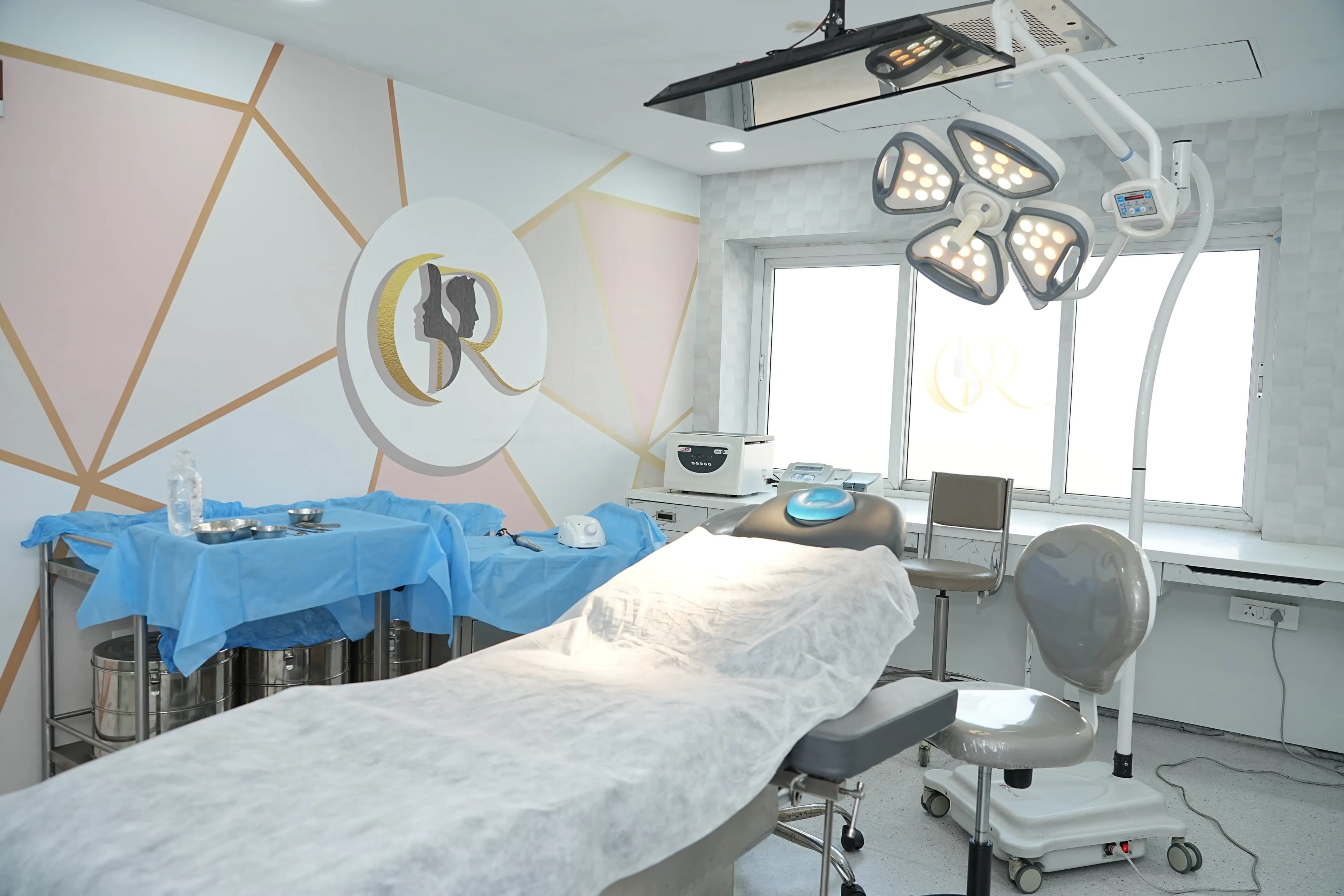 Advanced FUE Hair Transplant OT equipped with Sapphire Blades, 0.8mm Micro-Motor Punch, Ceiling LCD TV, and Remi R-8C Plus Centrifuge