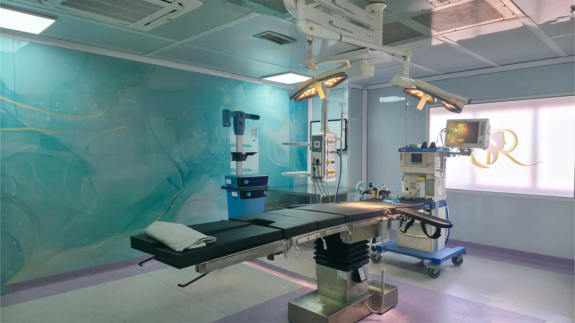 Plastic Surgery OT 2 featuring Vaser 2.0 VentX Console, Vaser Smooth, Staan Warrior Table, Hospedia LED 50 Lights, Dräger Anesthetic Machine, and Jeoflor electrostatic flooring