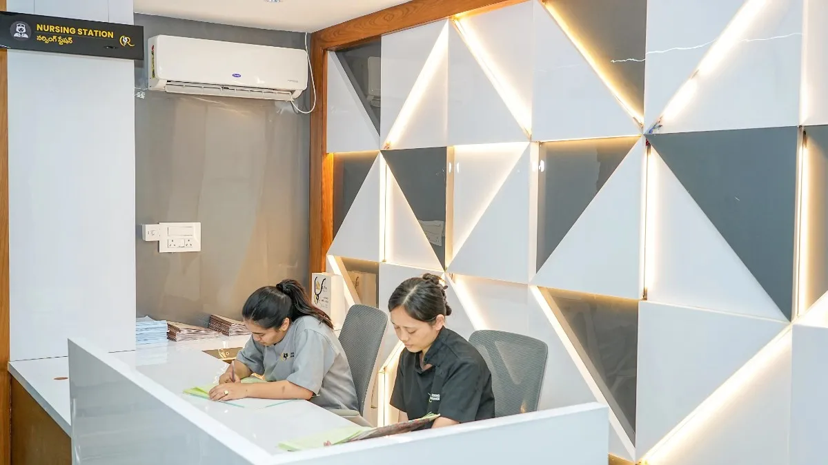 Central Nursing Station with Etticos System and Emergency Crash Cart