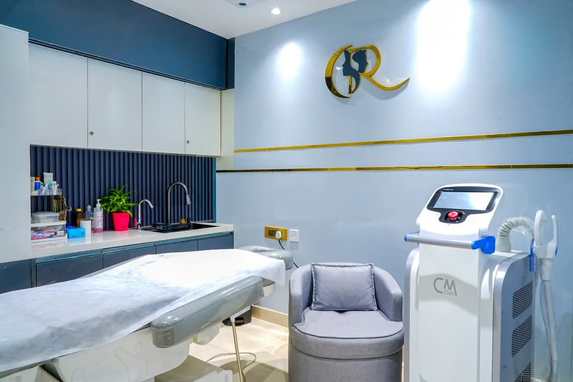 Body Contouring Room with CM Slim Machine and Hipex Chair